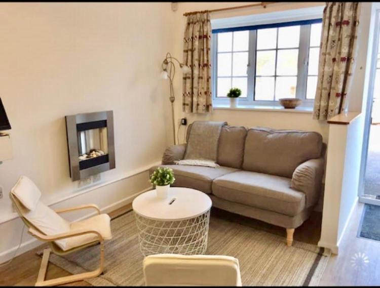 Great Price, Lovely Comfy Flat.2 Mins From The Sea Lyme Regis Exterior foto
